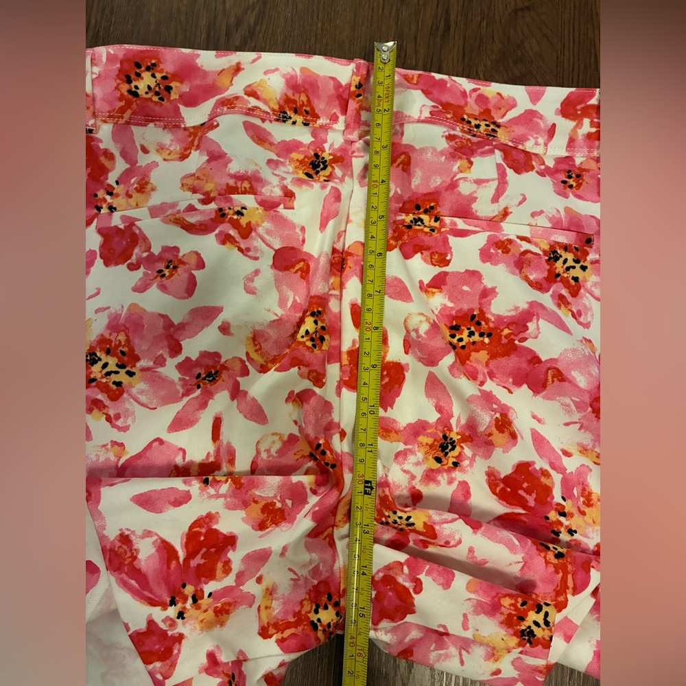 Isaac Mizrahi Pink and Yellow Floral Tailored Shorts - Size 14 - Picture 8 of 8